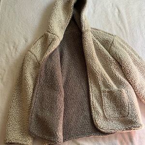 from von maur tag got ripped off size M/L reversible grey side and white side.